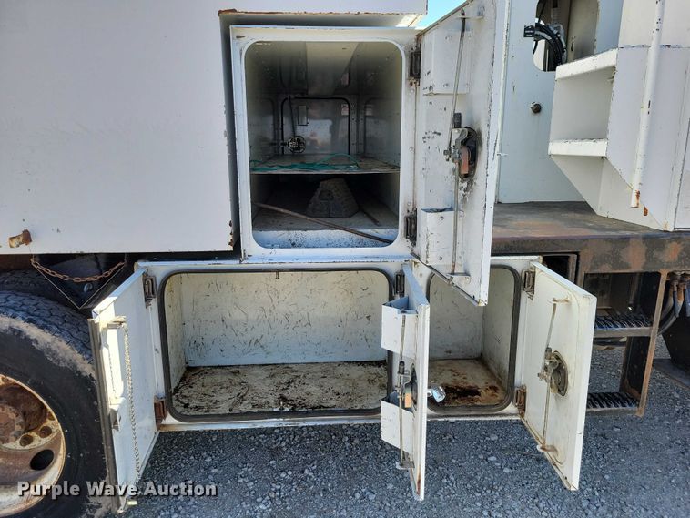 image for item NK9991 2010 Ford F750 Super Duty bucket truck