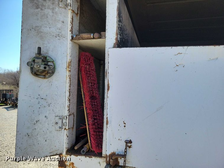 image for item NK9991 2010 Ford F750 Super Duty bucket truck
