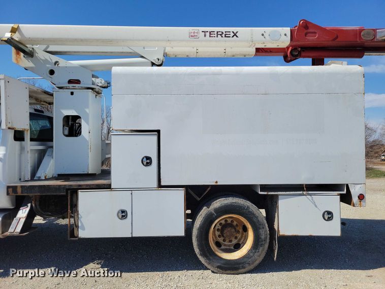 image for item NK9991 2010 Ford F750 Super Duty bucket truck