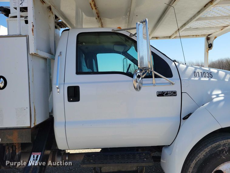 image for item NK9991 2010 Ford F750 Super Duty bucket truck