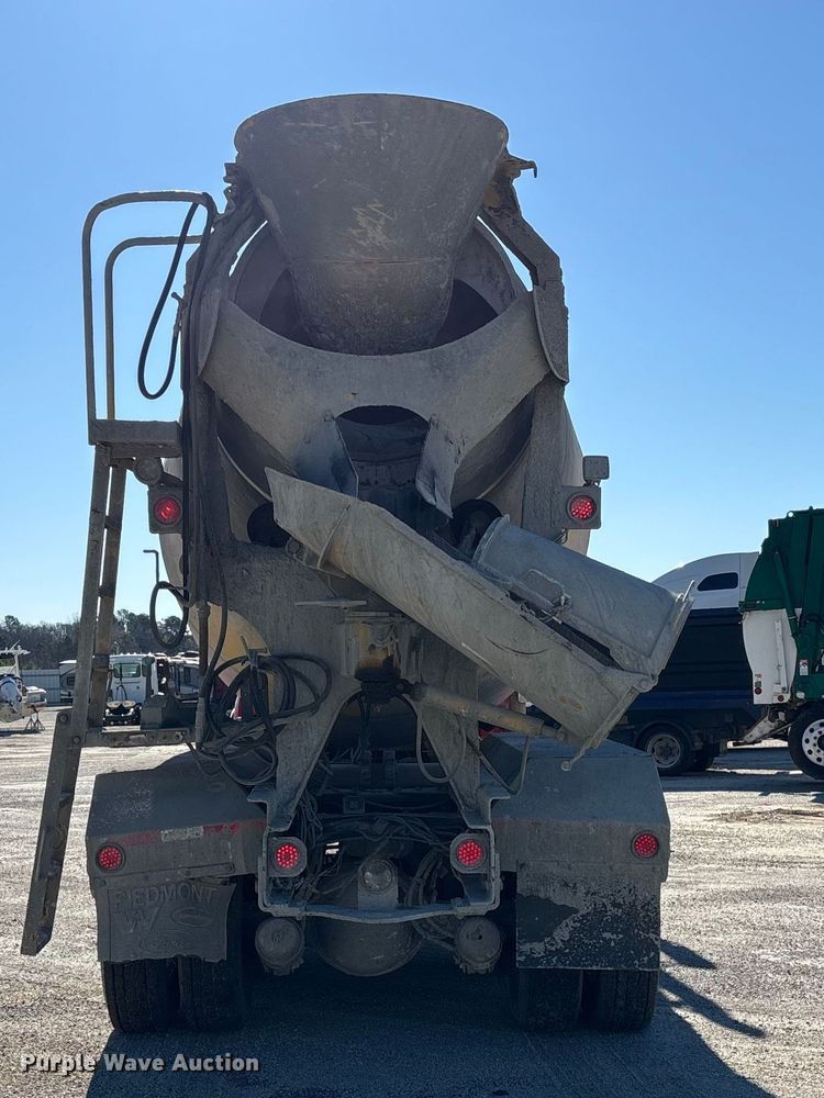 image for item YA1618 2016 Western Star 4700SF ready mix truck