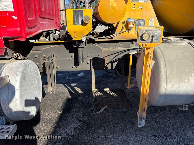 image for item YA1618 2016 Western Star 4700SF ready mix truck