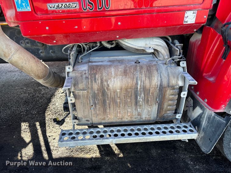 image for item YA1618 2016 Western Star 4700SF ready mix truck