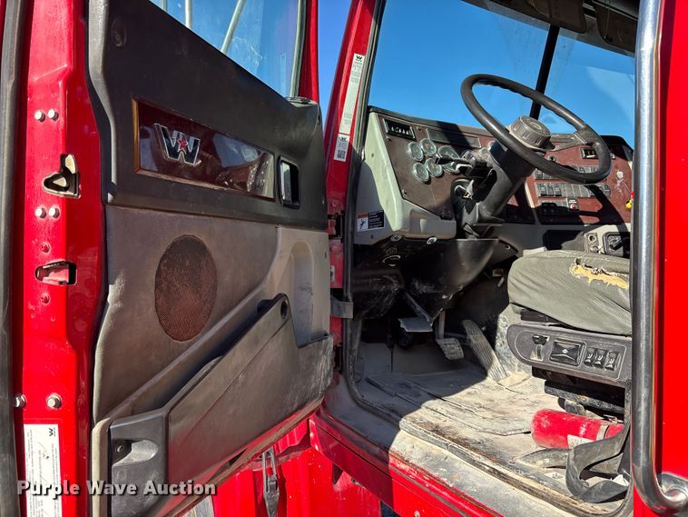 image for item YA1618 2016 Western Star 4700SF ready mix truck