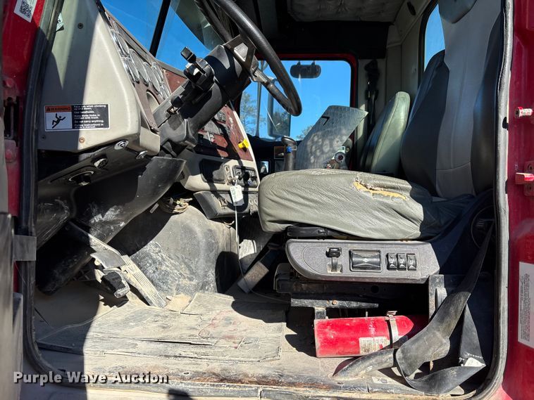 image for item YA1618 2016 Western Star 4700SF ready mix truck