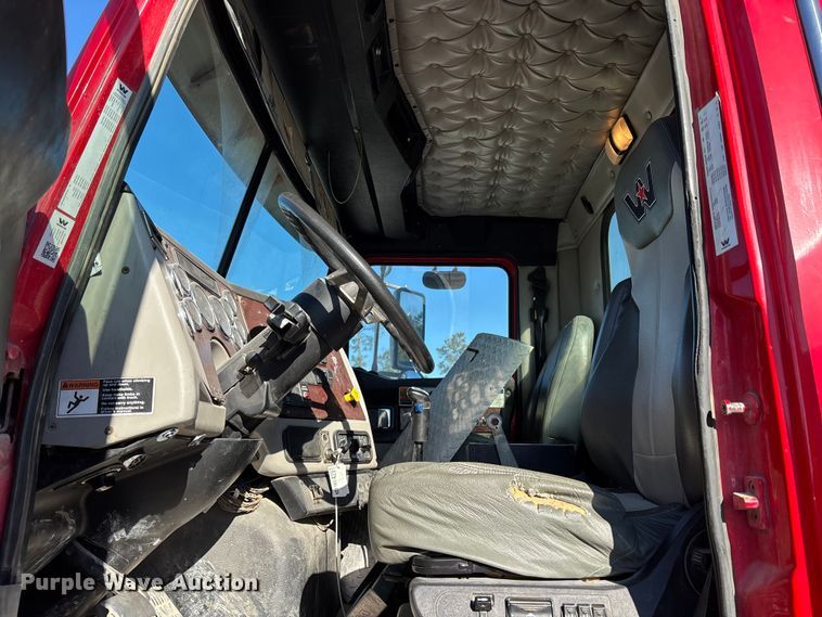 image for item YA1618 2016 Western Star 4700SF ready mix truck