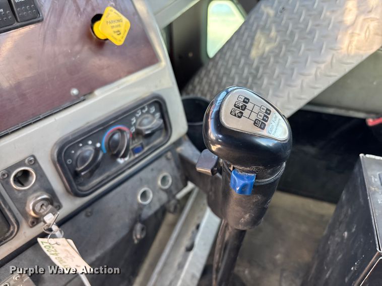 image for item YA1618 2016 Western Star 4700SF ready mix truck