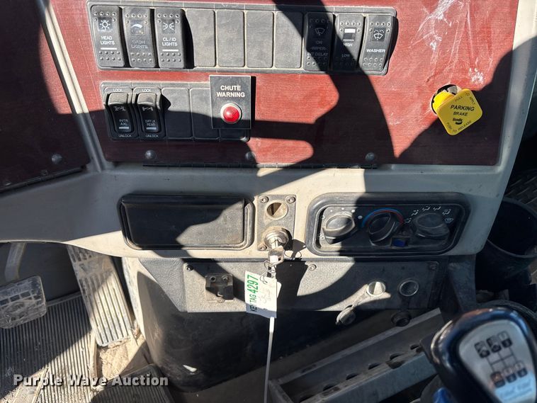 image for item YA1618 2016 Western Star 4700SF ready mix truck