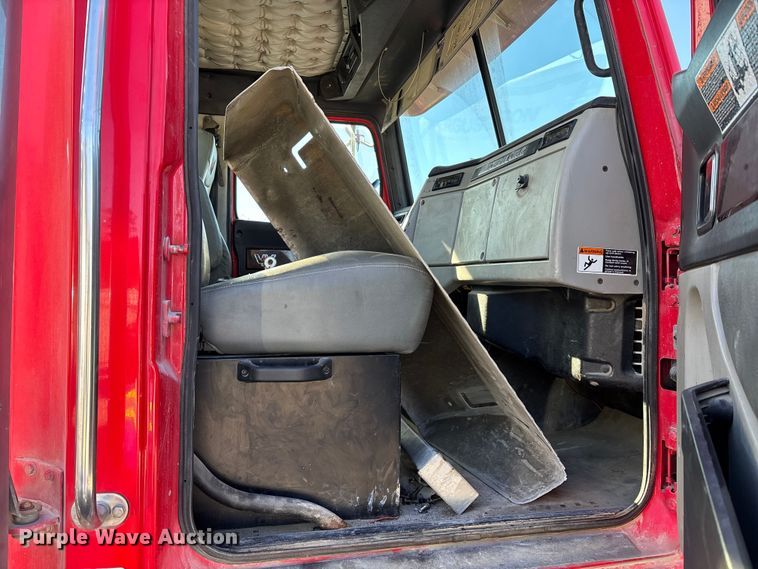 image for item YA1618 2016 Western Star 4700SF ready mix truck