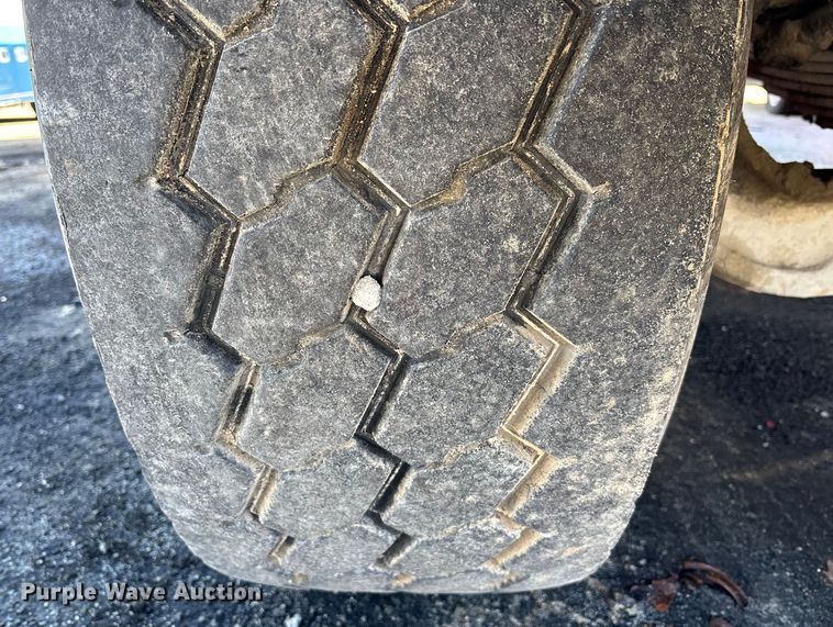 image for item YA1618 2016 Western Star 4700SF ready mix truck