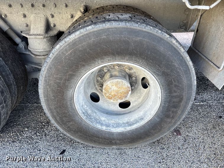 image for item YA1618 2016 Western Star 4700SF ready mix truck