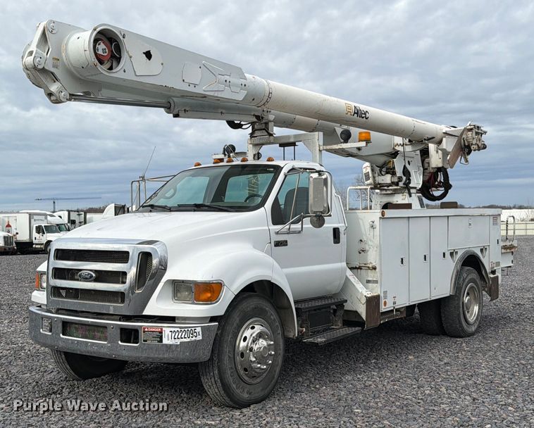 image for item YA2001 2005 Ford F750 Super Duty bucket truck