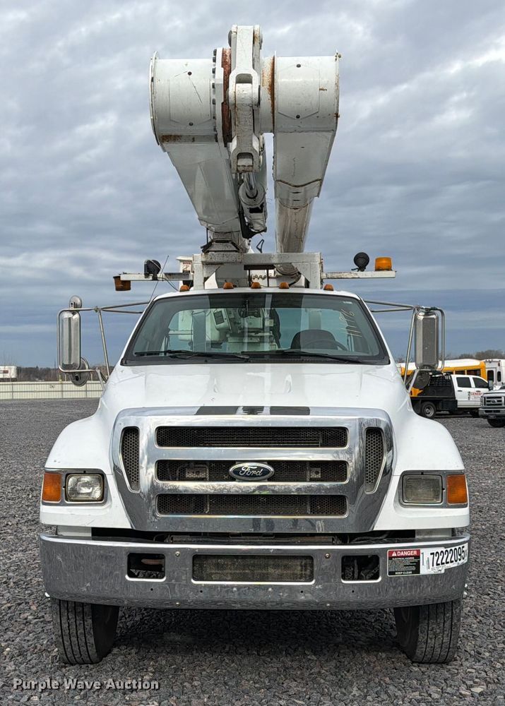 image for item YA2001 2005 Ford F750 Super Duty bucket truck