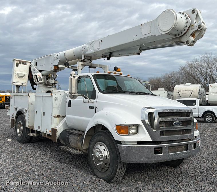 image for item YA2001 2005 Ford F750 Super Duty bucket truck