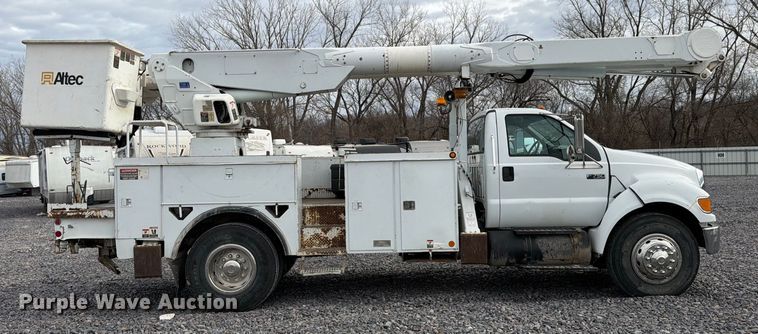 image for item YA2001 2005 Ford F750 Super Duty bucket truck