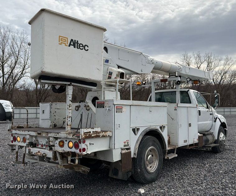 image for item YA2001 2005 Ford F750 Super Duty bucket truck