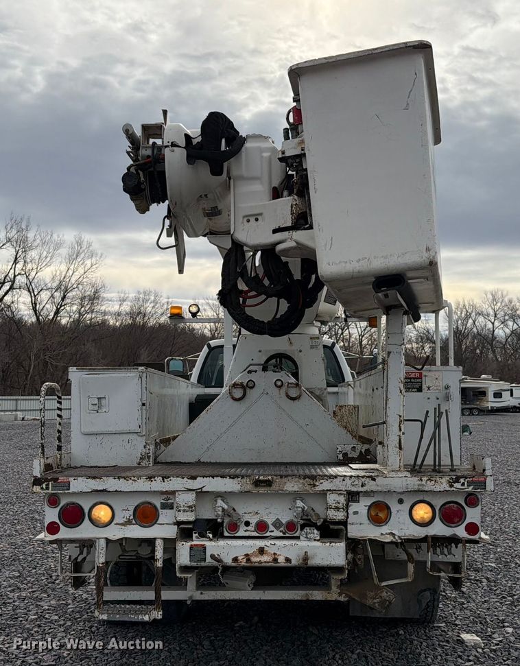 image for item YA2001 2005 Ford F750 Super Duty bucket truck