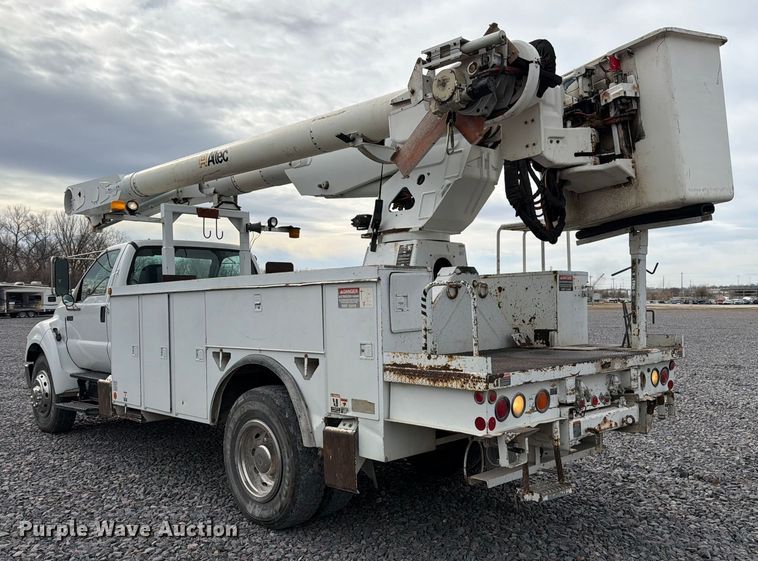 image for item YA2001 2005 Ford F750 Super Duty bucket truck