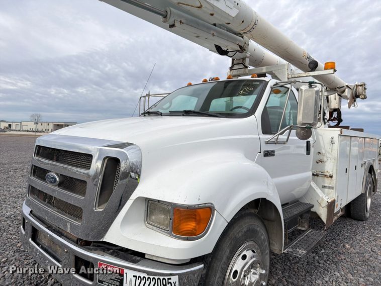 image for item YA2001 2005 Ford F750 Super Duty bucket truck