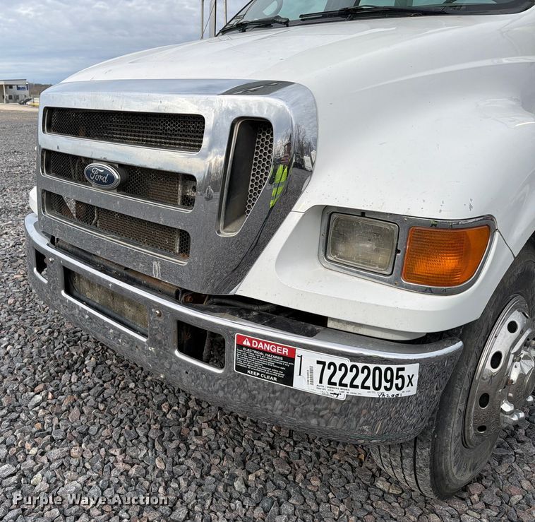 image for item YA2001 2005 Ford F750 Super Duty bucket truck