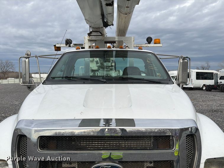 image for item YA2001 2005 Ford F750 Super Duty bucket truck
