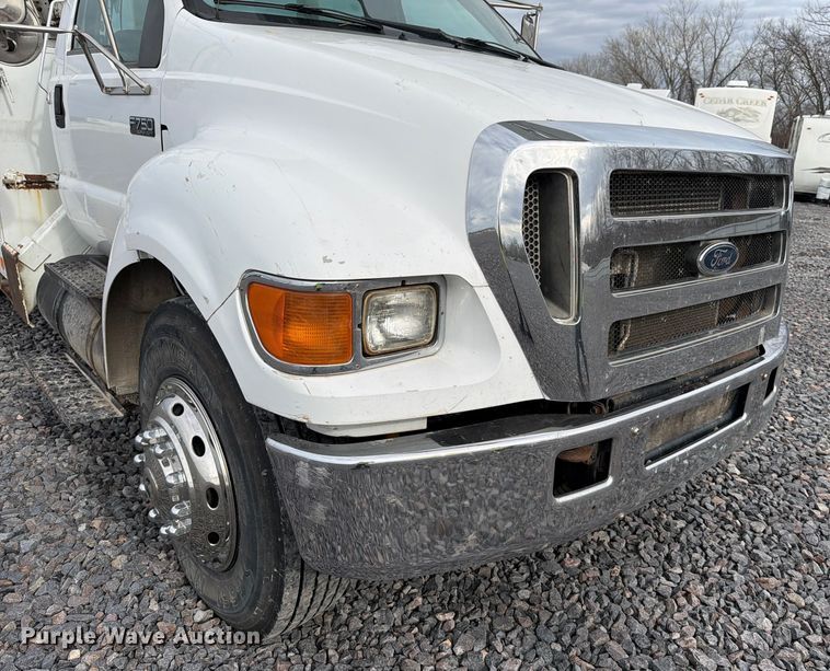 image for item YA2001 2005 Ford F750 Super Duty bucket truck