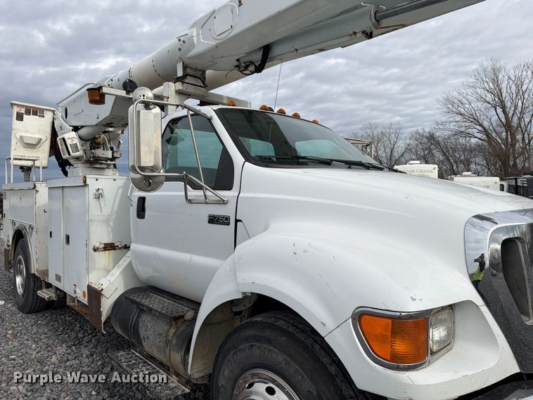 image for item YA2001 2005 Ford F750 Super Duty bucket truck