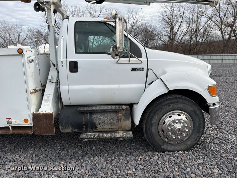 image for item YA2001 2005 Ford F750 Super Duty bucket truck