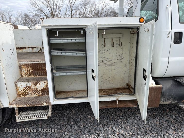 image for item YA2001 2005 Ford F750 Super Duty bucket truck