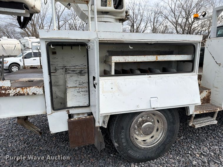 image for item YA2001 2005 Ford F750 Super Duty bucket truck