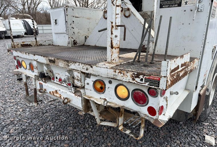 image for item YA2001 2005 Ford F750 Super Duty bucket truck