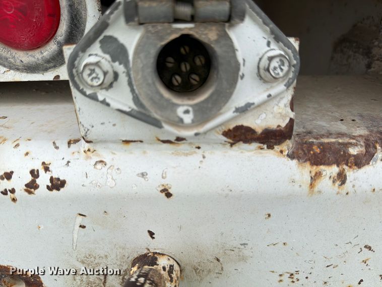 image for item YA2001 2005 Ford F750 Super Duty bucket truck