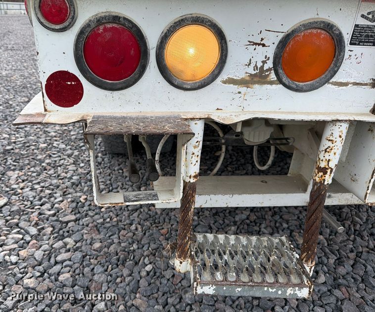 image for item YA2001 2005 Ford F750 Super Duty bucket truck