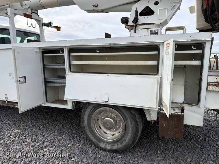 image for item YA2001 2005 Ford F750 Super Duty bucket truck