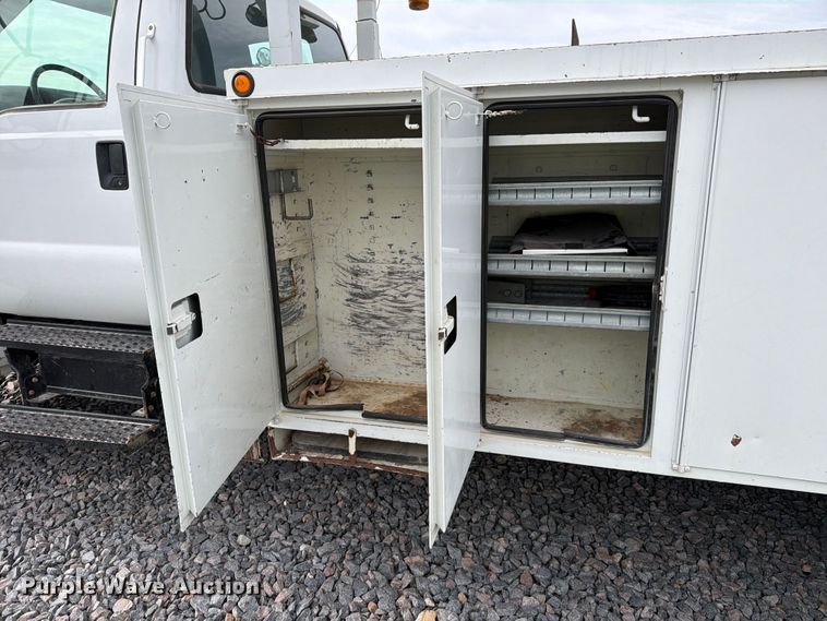 image for item YA2001 2005 Ford F750 Super Duty bucket truck