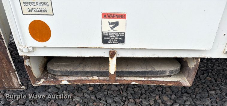 image for item YA2001 2005 Ford F750 Super Duty bucket truck