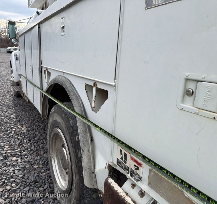 image for item YA2001 2005 Ford F750 Super Duty bucket truck