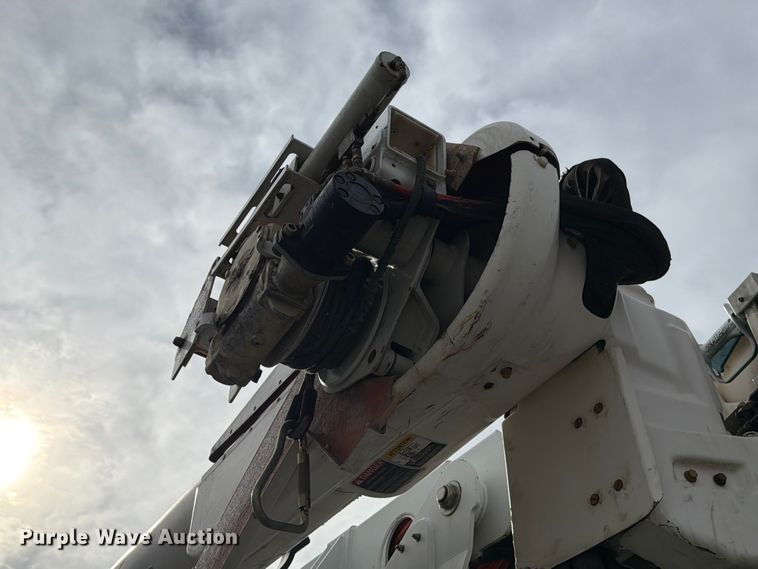 image for item YA2001 2005 Ford F750 Super Duty bucket truck