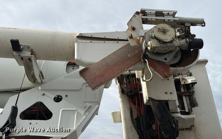 image for item YA2001 2005 Ford F750 Super Duty bucket truck