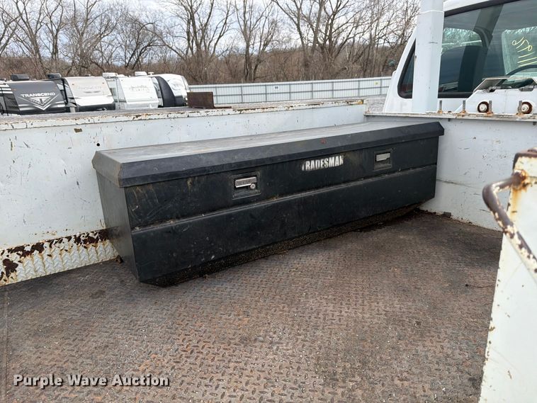 image for item YA2001 2005 Ford F750 Super Duty bucket truck