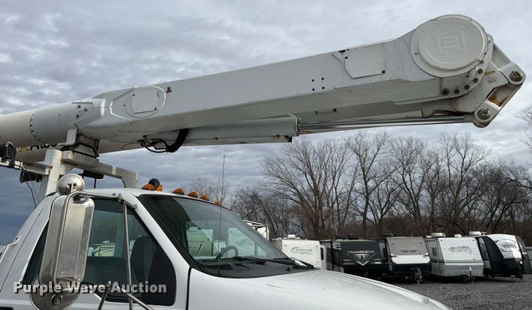 image for item YA2001 2005 Ford F750 Super Duty bucket truck