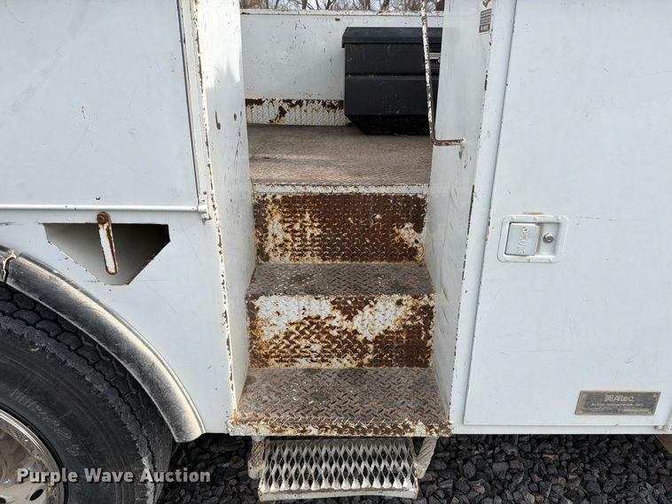 image for item YA2001 2005 Ford F750 Super Duty bucket truck