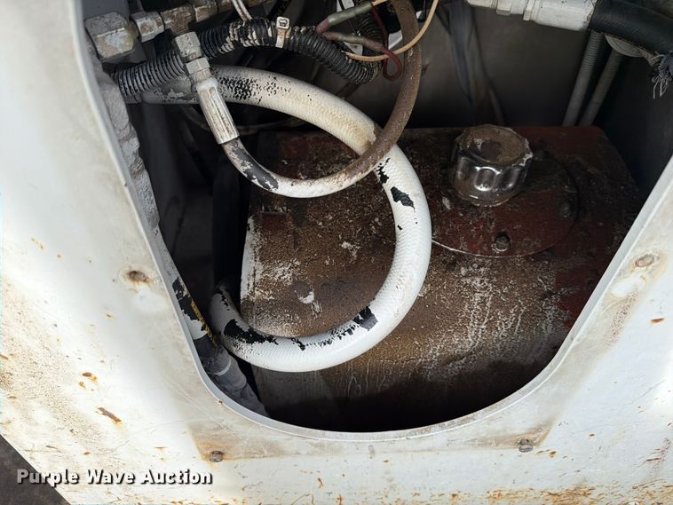 image for item YA2001 2005 Ford F750 Super Duty bucket truck