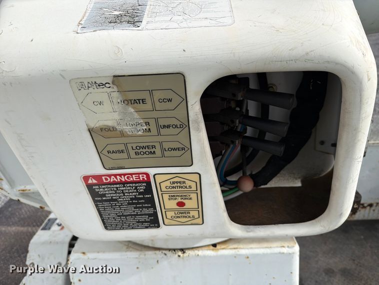 image for item YA2001 2005 Ford F750 Super Duty bucket truck