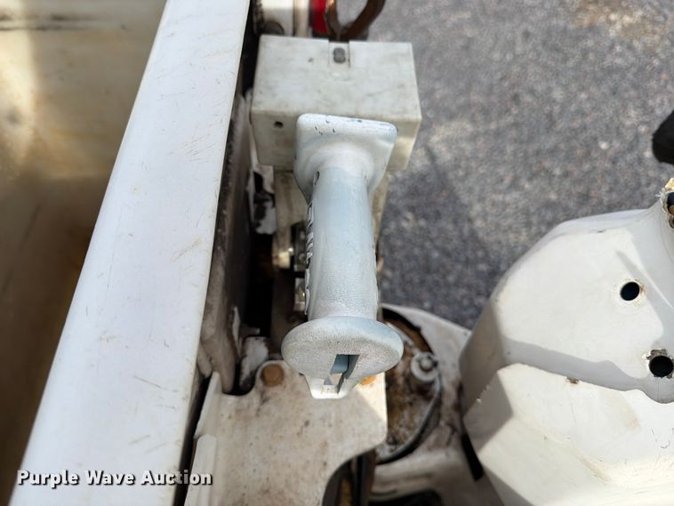 image for item YA2001 2005 Ford F750 Super Duty bucket truck