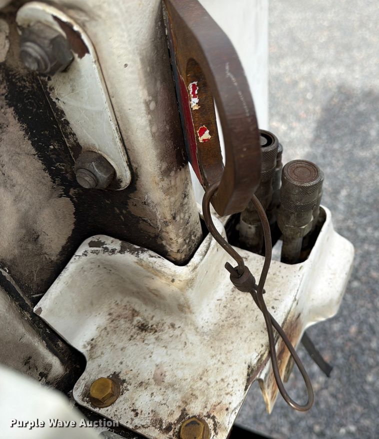 image for item YA2001 2005 Ford F750 Super Duty bucket truck