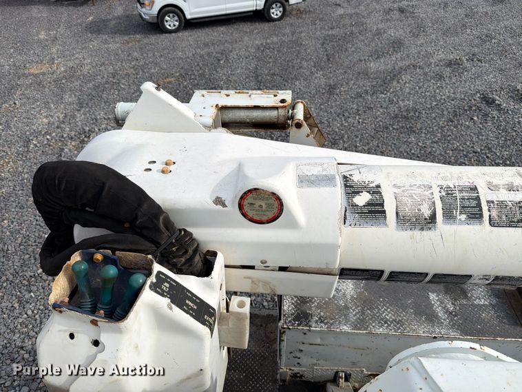 image for item YA2001 2005 Ford F750 Super Duty bucket truck