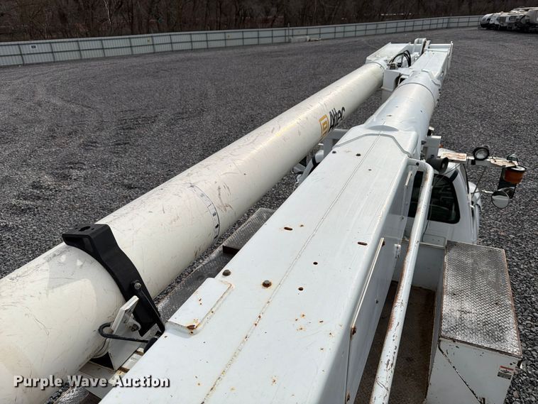 image for item YA2001 2005 Ford F750 Super Duty bucket truck