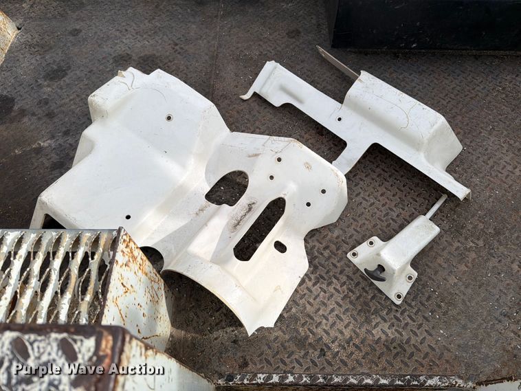 image for item YA2001 2005 Ford F750 Super Duty bucket truck