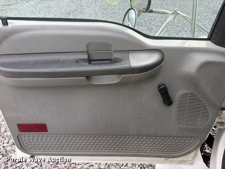 image for item YA2001 2005 Ford F750 Super Duty bucket truck